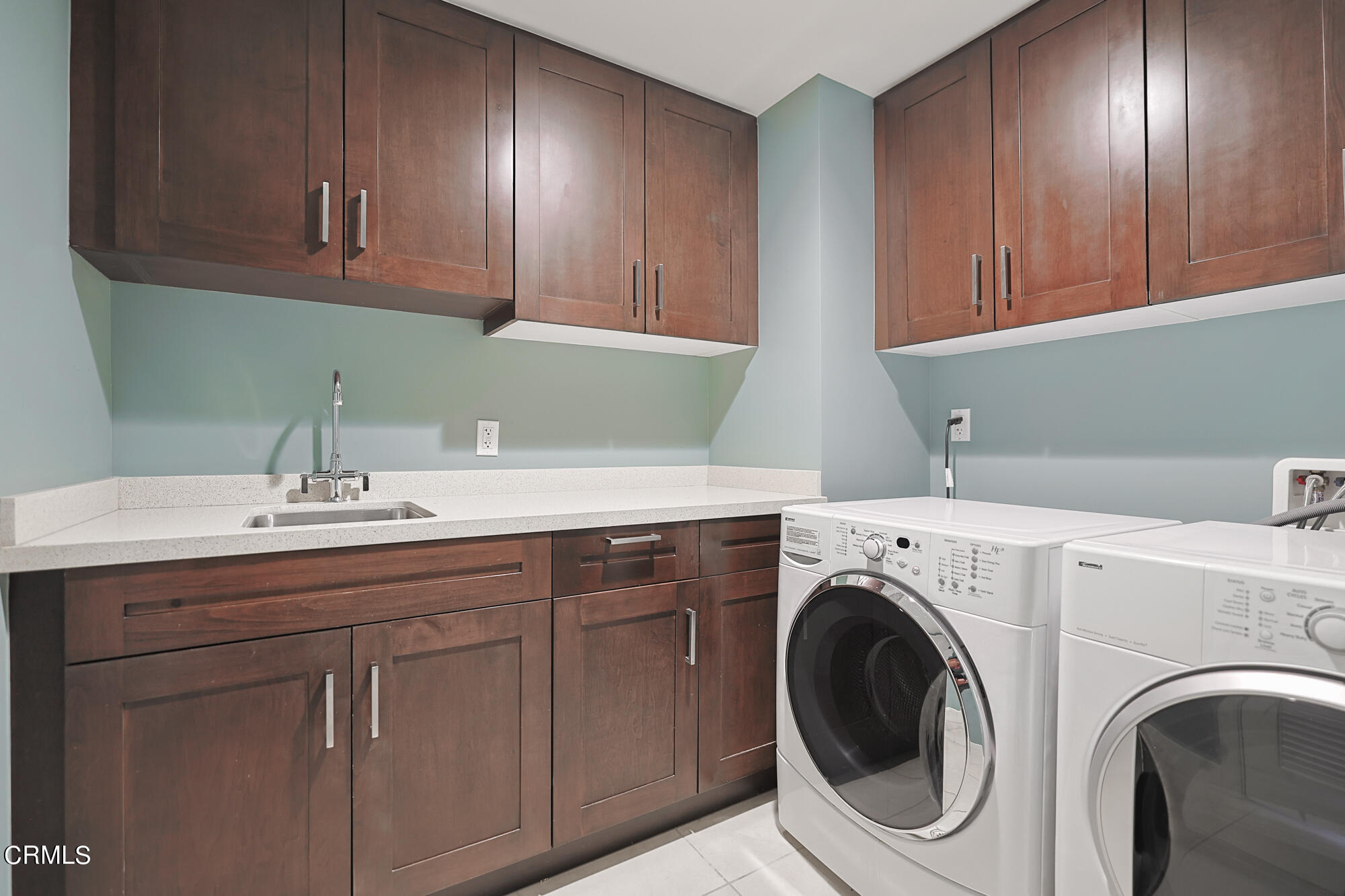 920 Granite Drive, Unit 509 Pasadena, CA 91101 - Photo 18 of 24 a utility room with sink dryer and washer