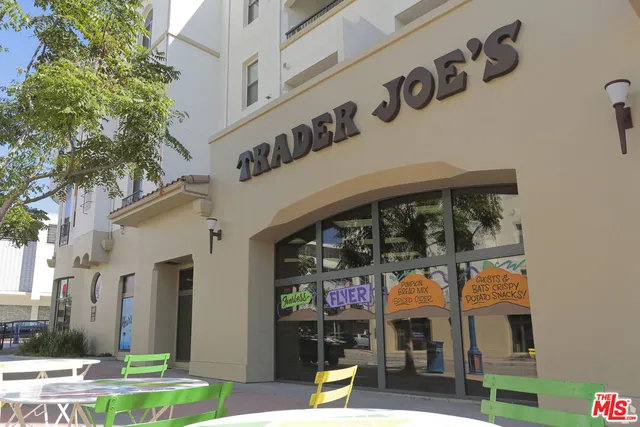 $4,640 | 1040 Glendon Avenue, Unit 3103, Los Angeles, CA 90024