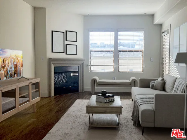 $4,640 | 1040 Glendon Avenue, Unit 3103, Los Angeles, CA 90024