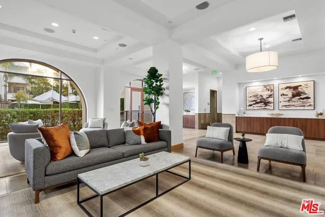 $4,640 | 1040 Glendon Avenue, Unit 3103, Los Angeles, CA 90024