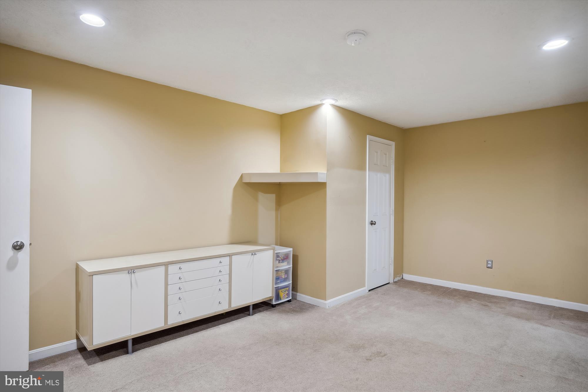 18709 Bloomfield Road Olney, MD 20832 - Photo 34 of 56 a view of an empty room
