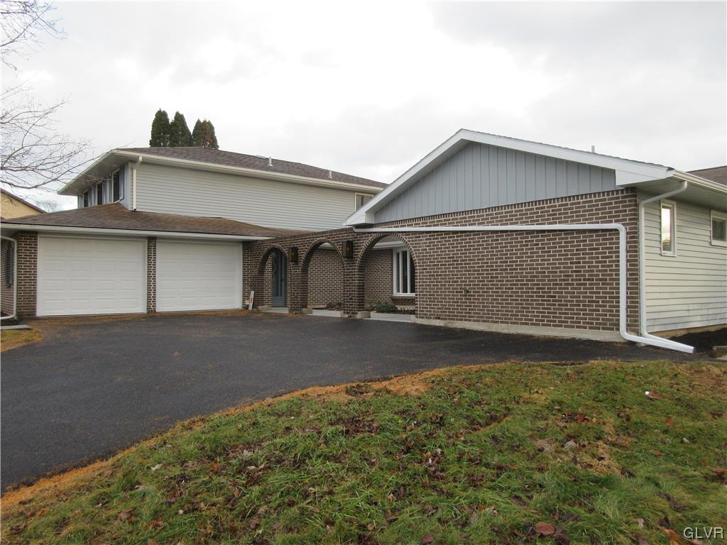 3874 Fairfax Road Bethlehem, PA 18020 - Photo 2 of 34 Primary garage