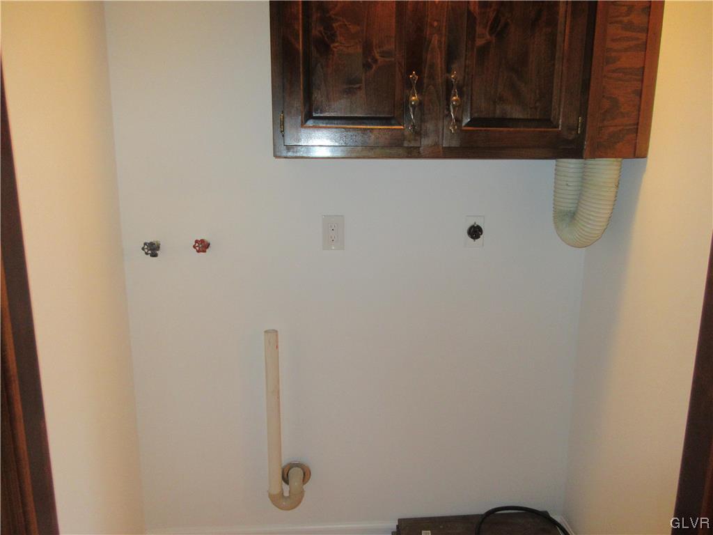 3874 Fairfax Road Bethlehem, PA 18020 - Photo 28 of 34 Apartment laundry