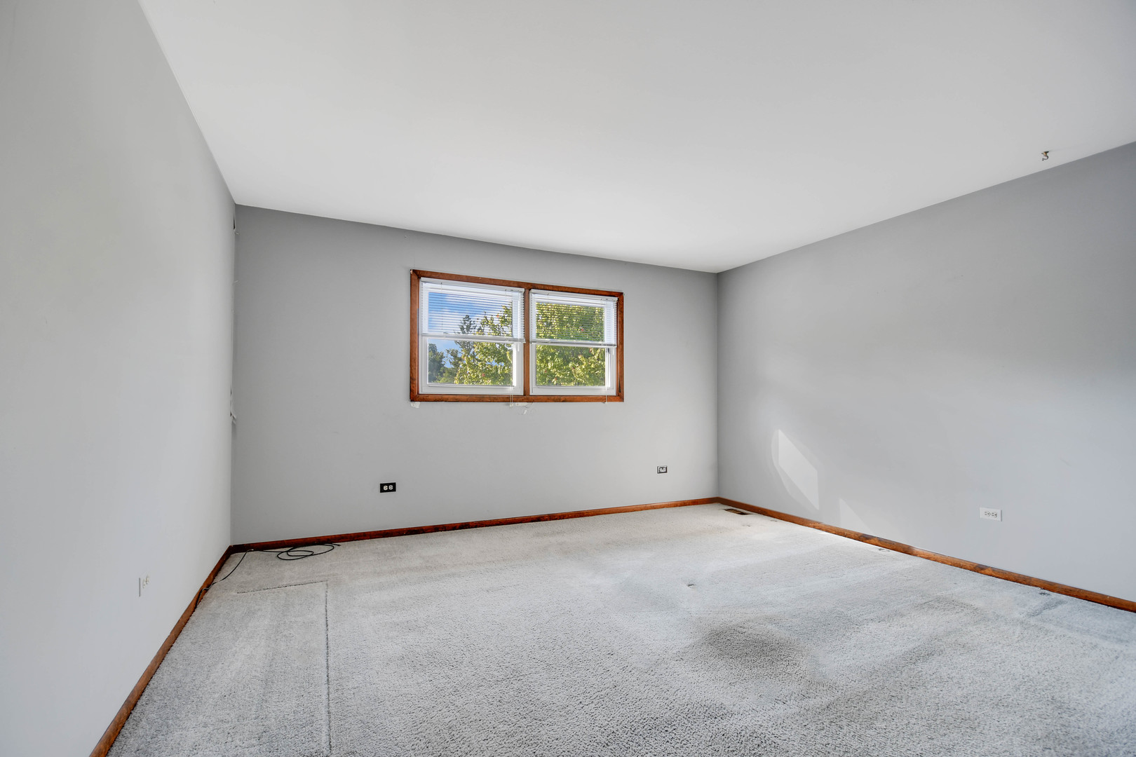 11201 Deerpath Lane Palos Hills, IL 60465 - Photo 14 of 25 an empty room with a window