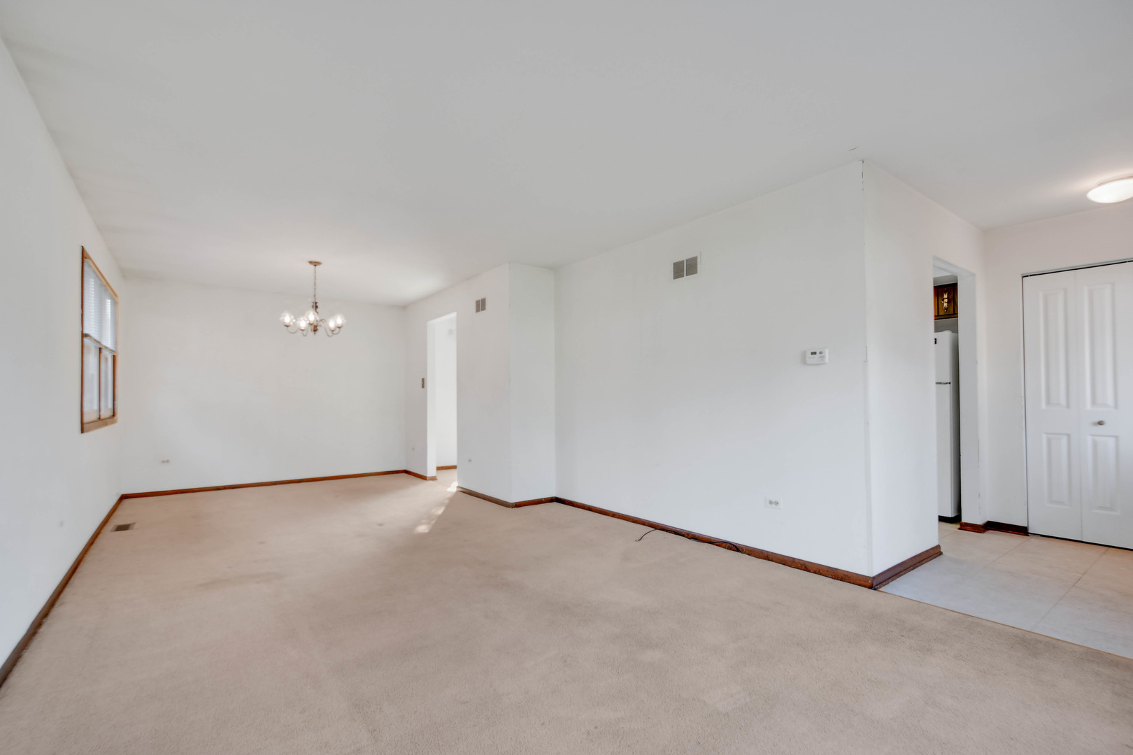 11201 Deerpath Lane Palos Hills, IL 60465 - Photo 5 of 25 a view of an empty room with chandelier fan
