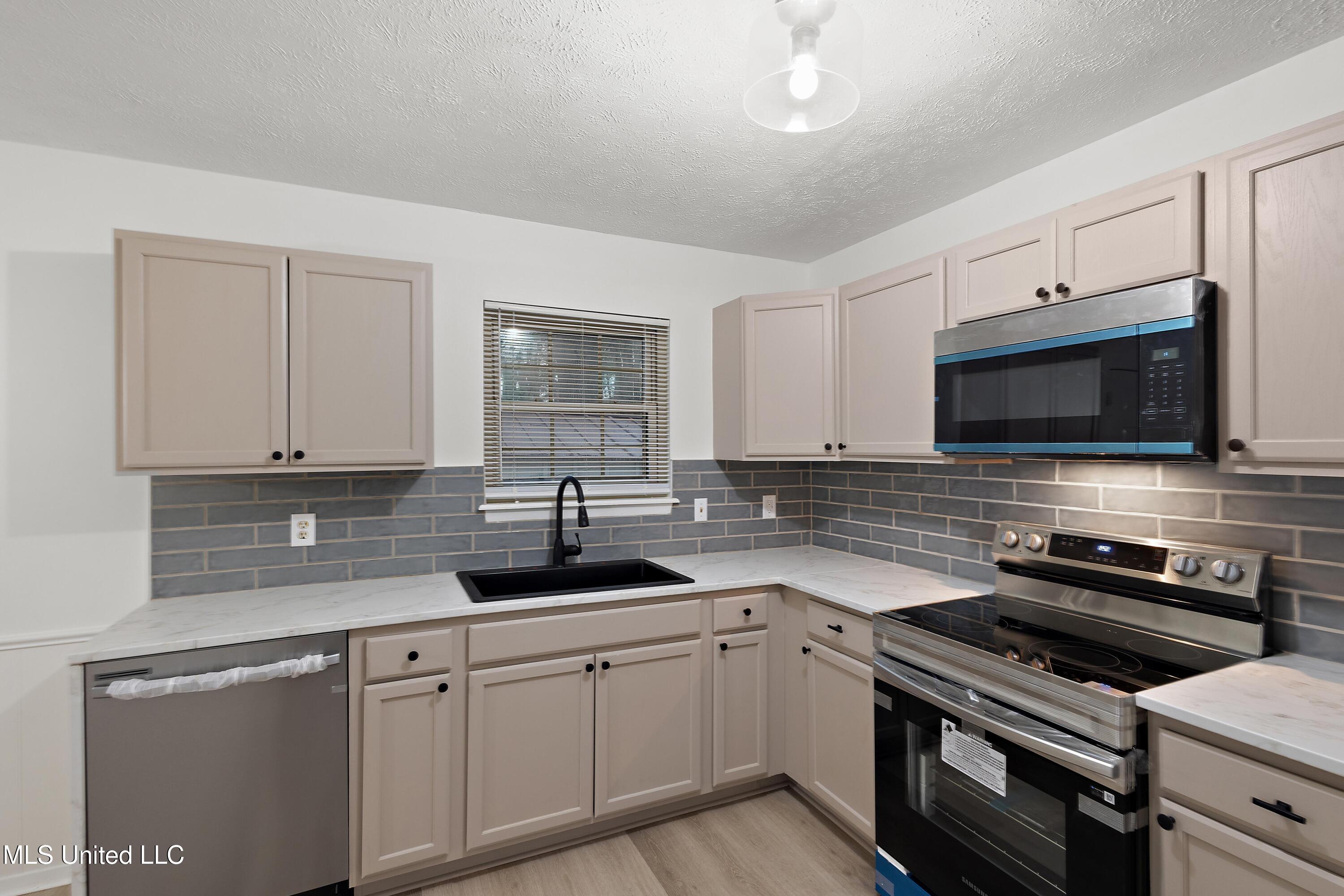 18 Begonia Court Jackson, MS 39206 - Photo 4 of 12 8dhhgji1td