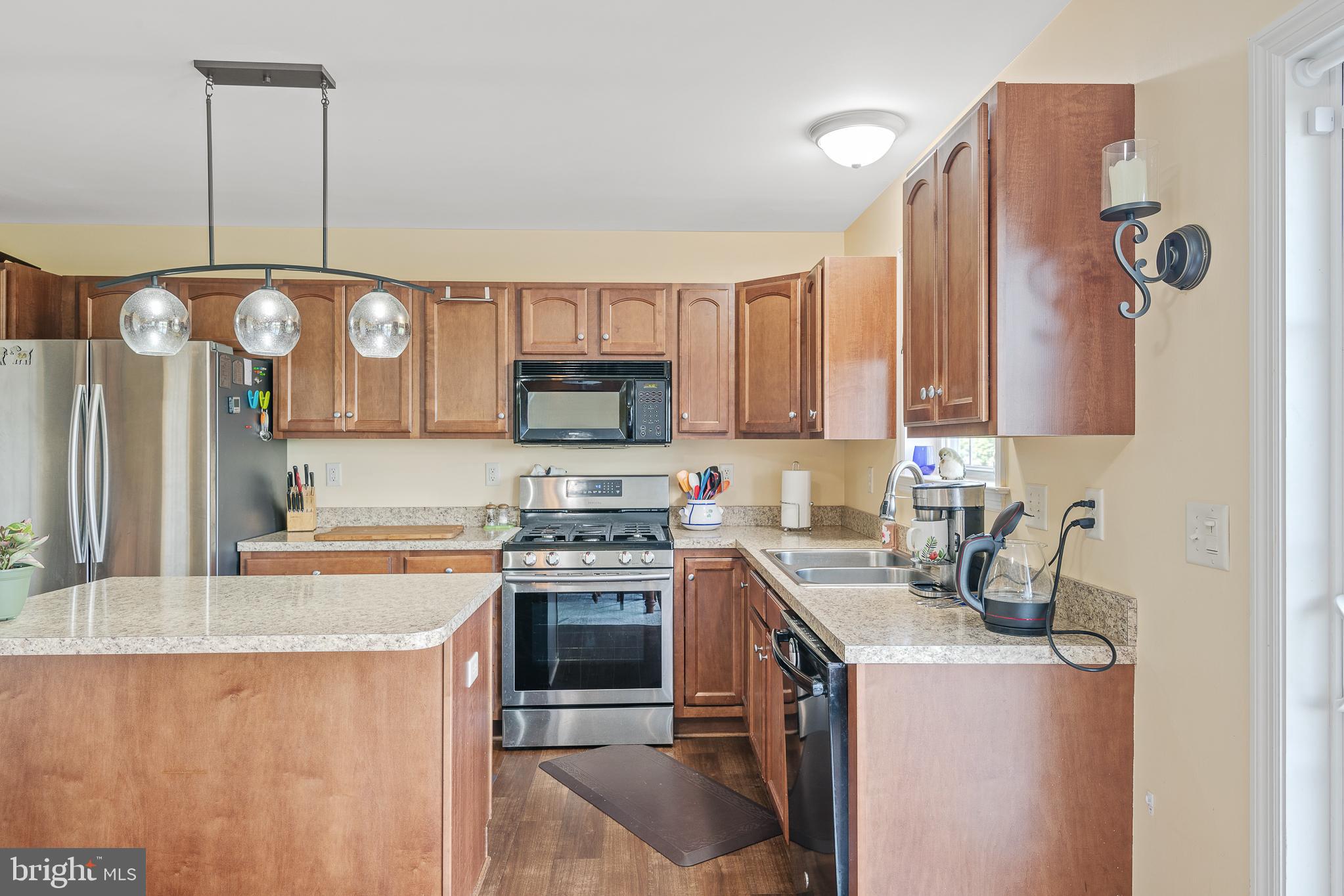 389 Riviera Street Mount Wolf, PA 17347 - Photo 8 of 47 Gallery Image 8