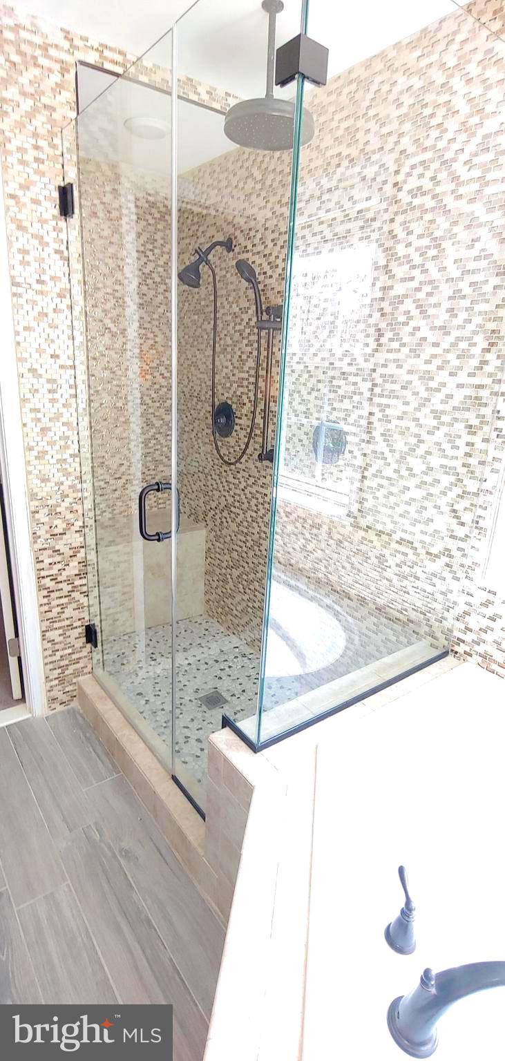 3545 Linkins Road Indian Head, MD 20640 - Photo 20 of 30 Shower with Bench