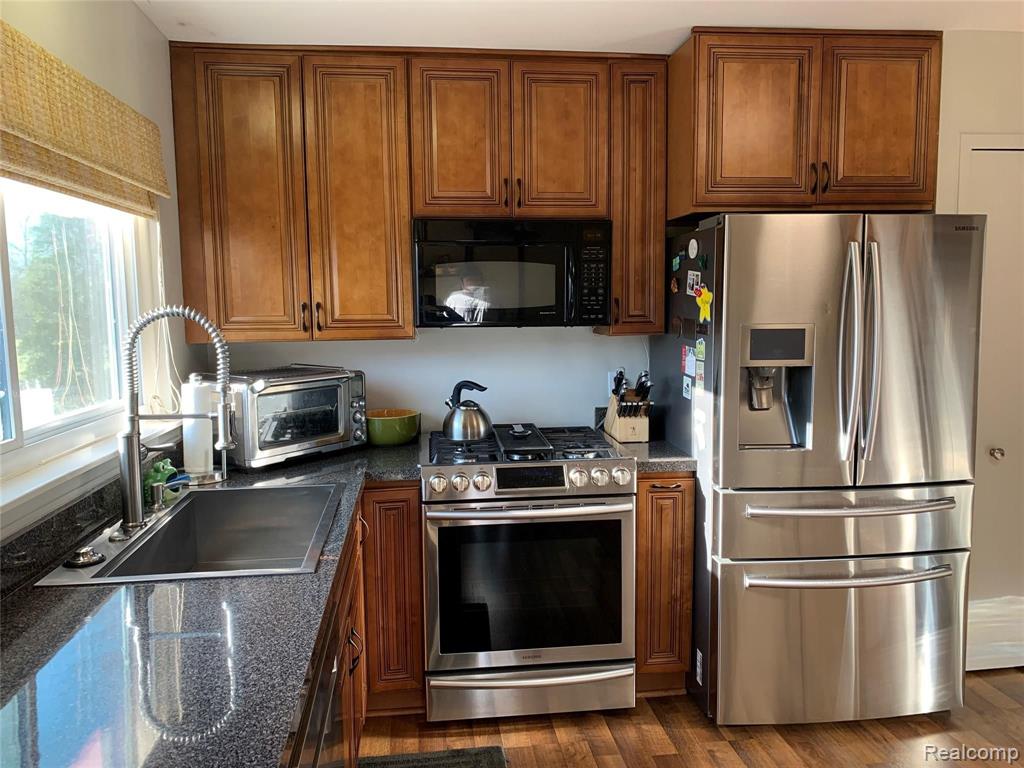 736 Kirkton Court Rochester Hills, MI 48307 - Photo 13 of 48