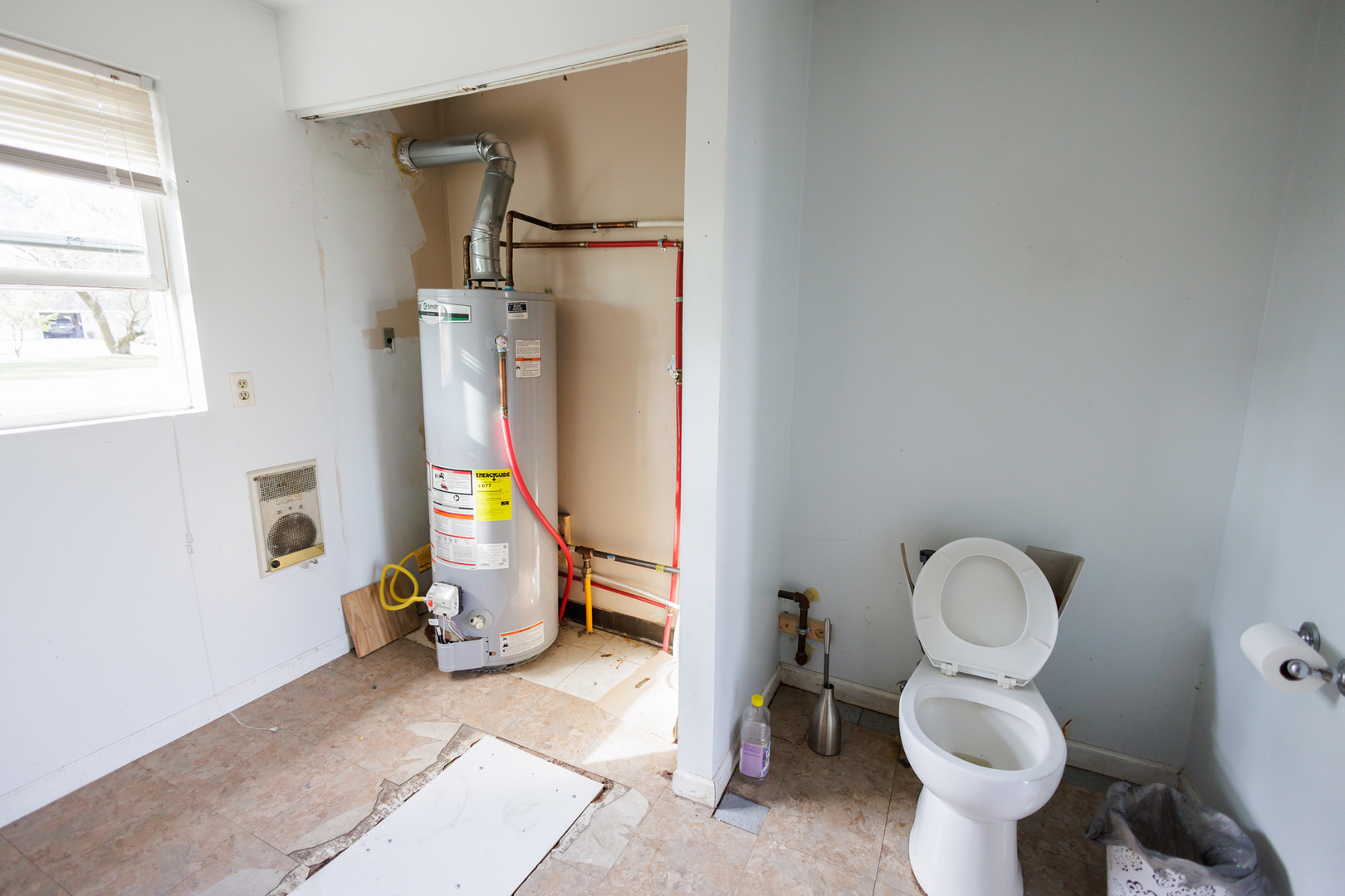 2060 West 5000S Road Chebanse, IL 60922 - Photo 19 of 54 a bathroom with a toilet sink and mirror