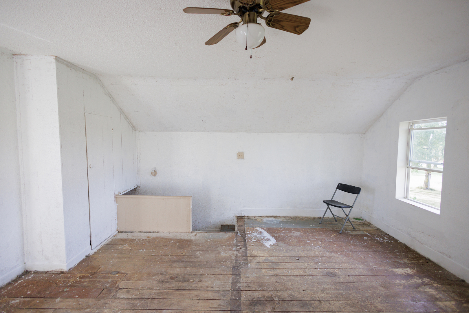 2060 West 5000S Road Chebanse, IL 60922 - Photo 23 of 54 a view of empty room with a window