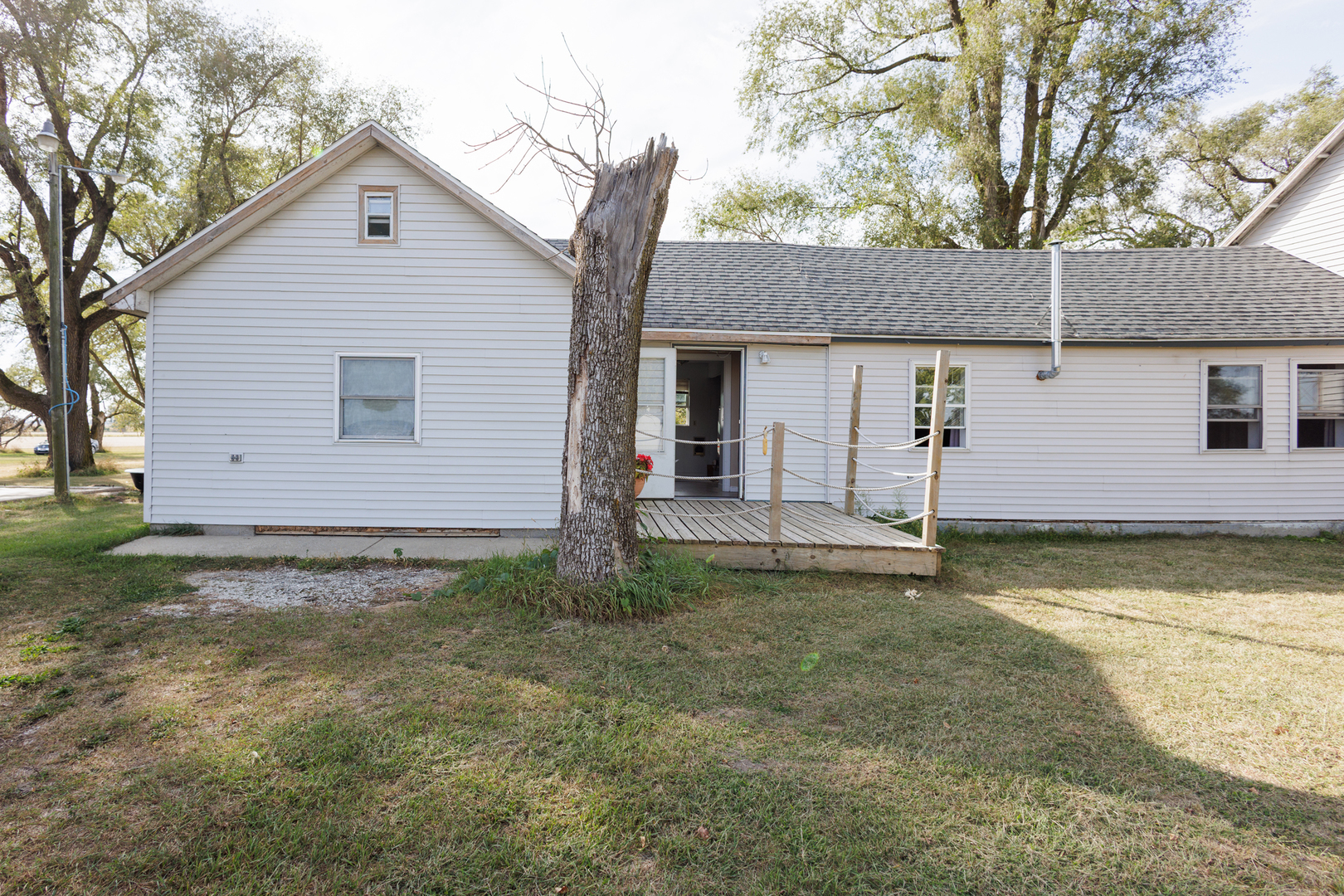 2060 West 5000S Road Chebanse, IL 60922 - Photo 3 of 54 a view of a house with a yard