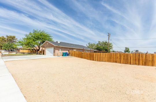 936 West Iowa Avenue Ridgecrest, CA 93555 - Photo 3 of 32