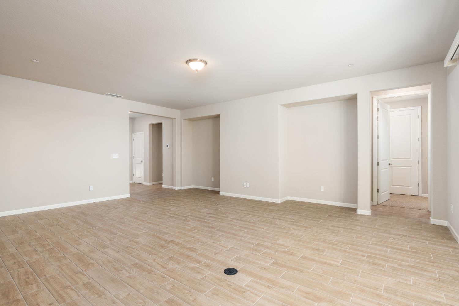 952 Pinnacle Drive Madera, CA 93636 - Photo 13 of 32 a view of an empty room