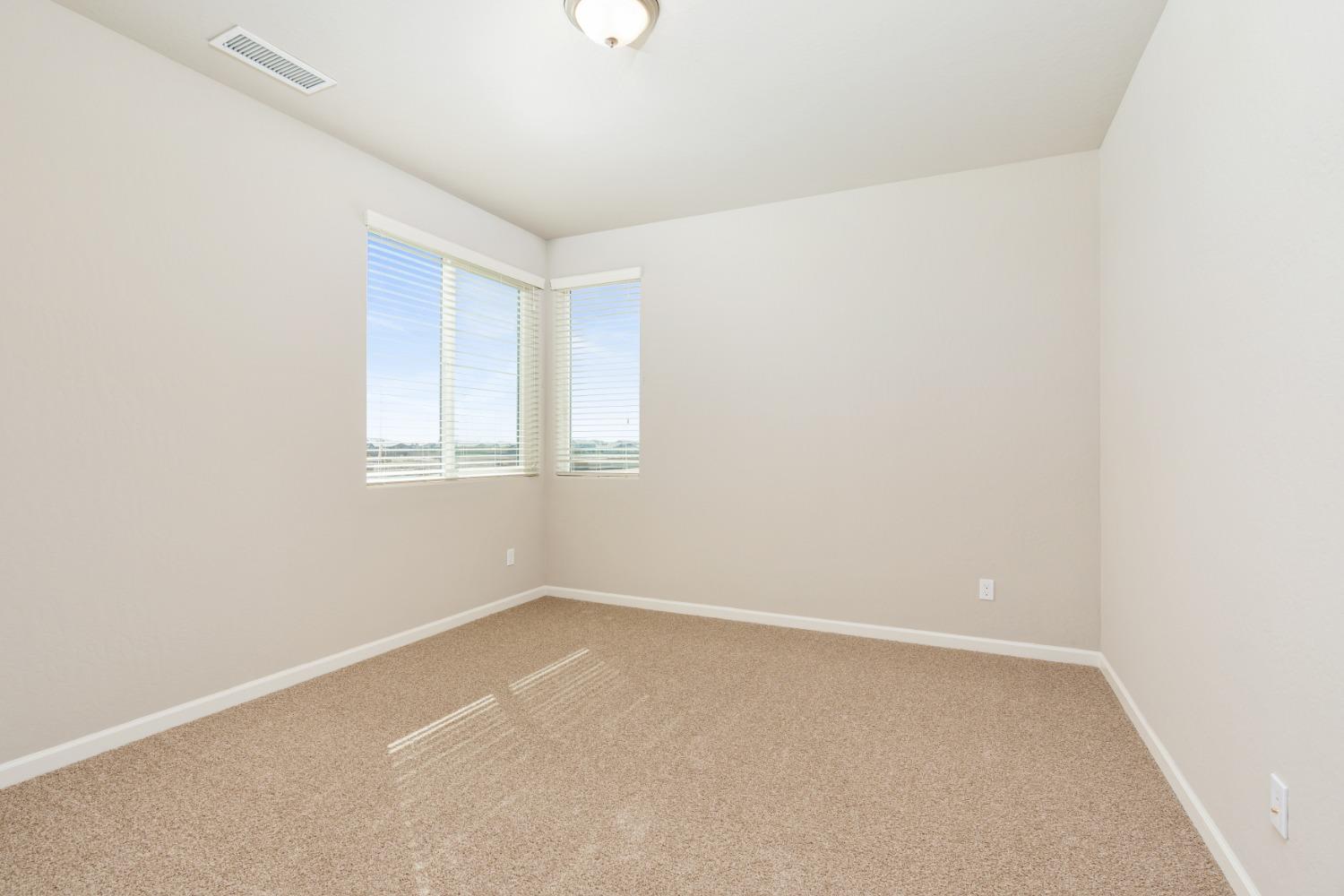 952 Pinnacle Drive Madera, CA 93636 - Photo 24 of 32 an empty room with a window