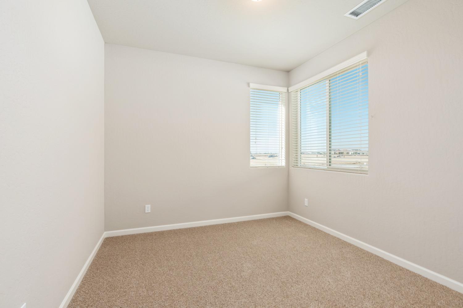 952 Pinnacle Drive Madera, CA 93636 - Photo 27 of 32 a view of an empty room