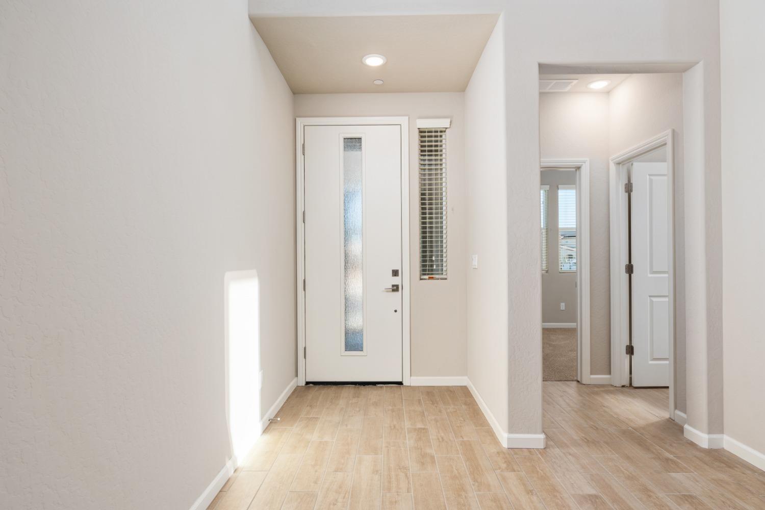 952 Pinnacle Drive Madera, CA 93636 - Photo 5 of 32 an empty room with wooden floor and windows