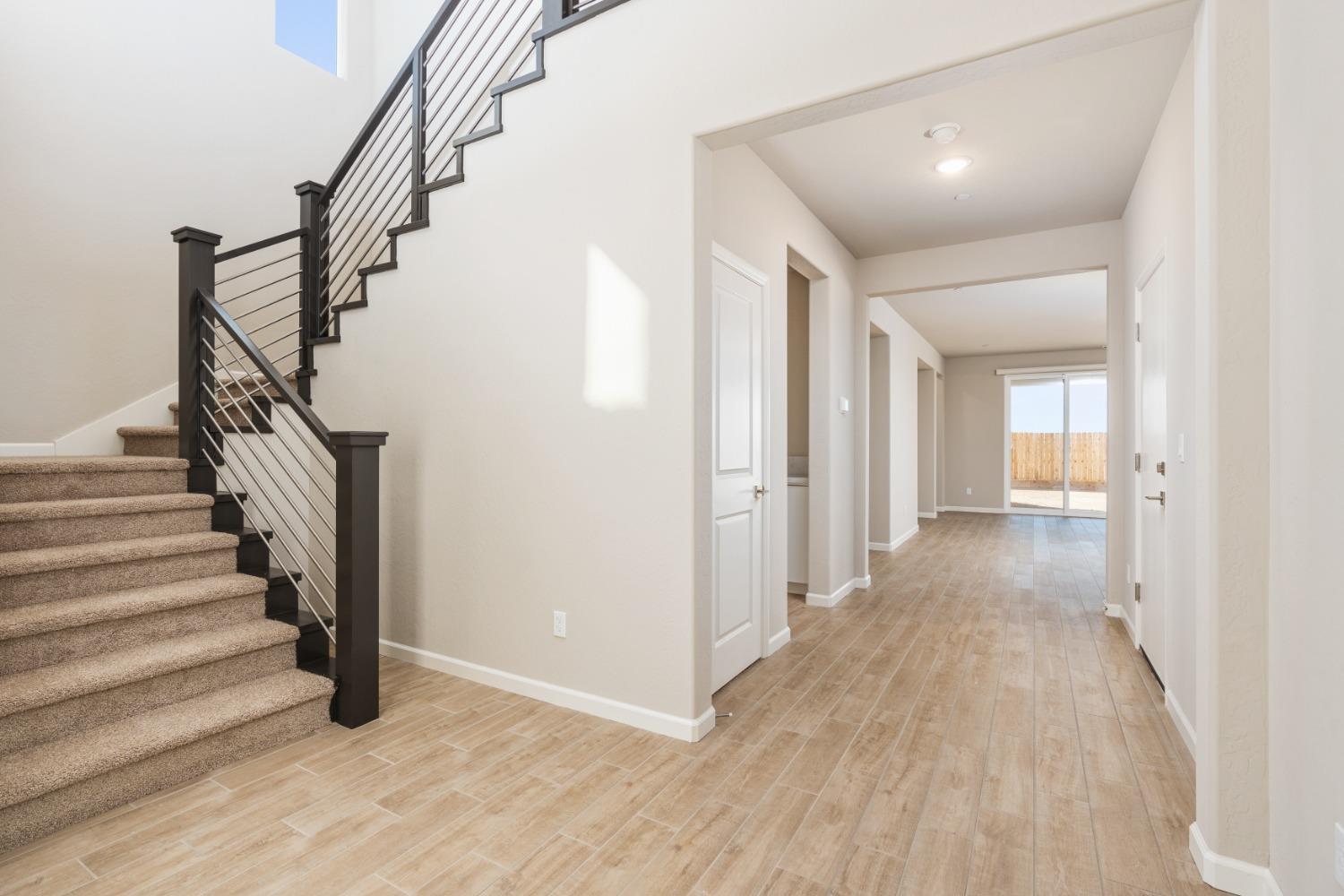 952 Pinnacle Drive Madera, CA 93636 - Photo 6 of 32 a view of a hallway with wooden floor and entryway