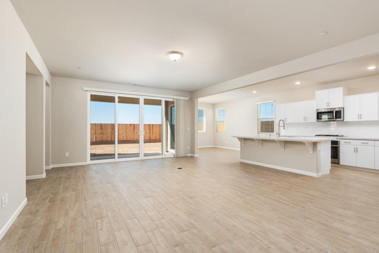 952 Pinnacle Drive Madera, CA 93636 - Photo 10 of 32 a view of an empty room with a window