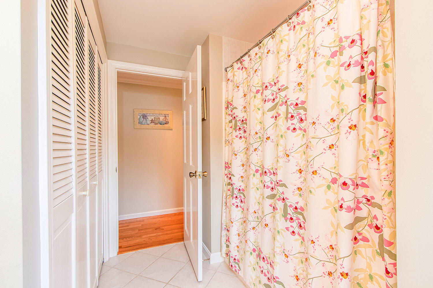 10 Deerfield Road Osterville, MA 02655 - Photo 19 of 31 1st Floor Bath - IMG_5024s