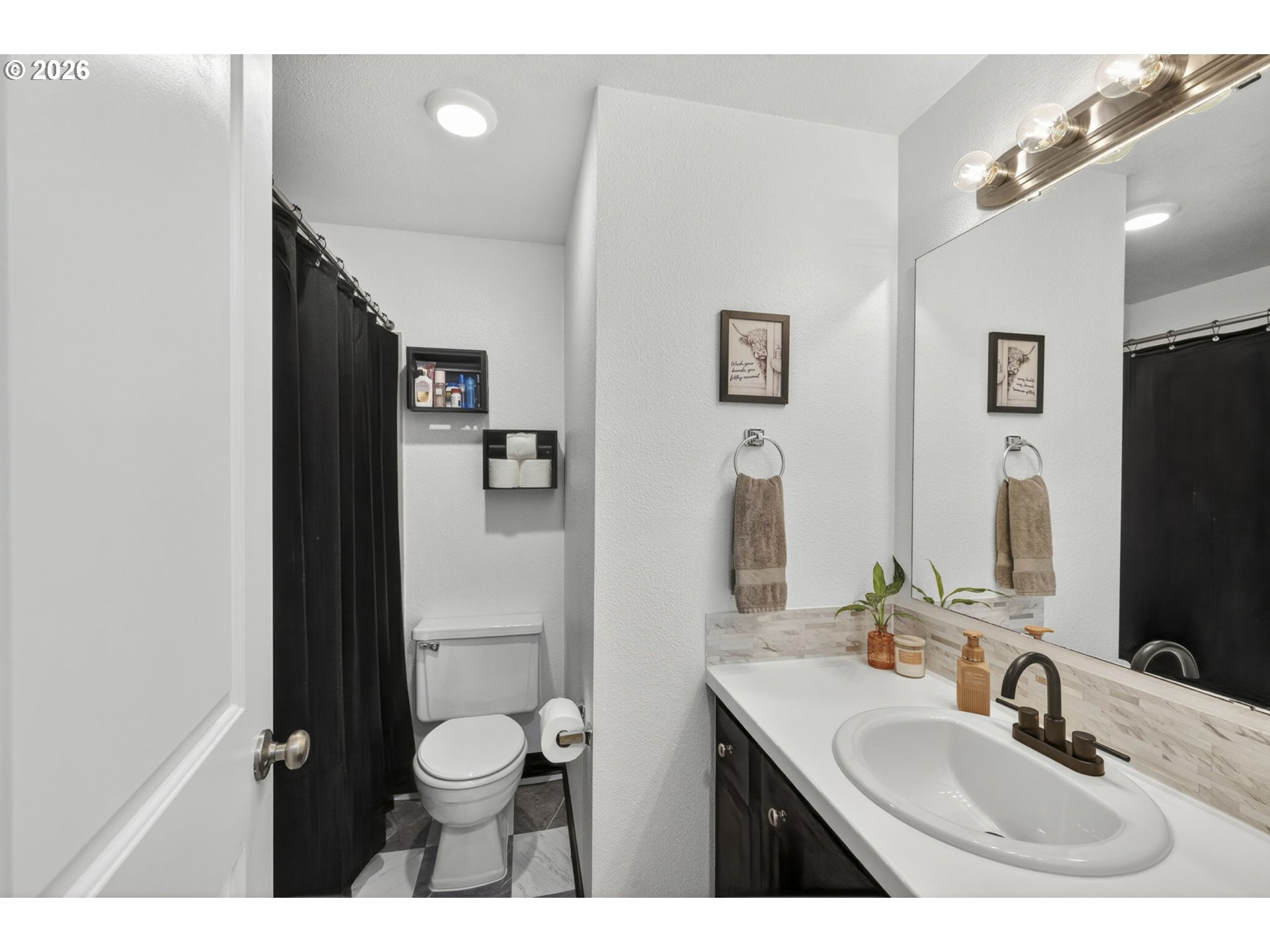 18436 Southeast Stephens Circle Portland, OR 97233 - Photo 16 of 28 Bathroom