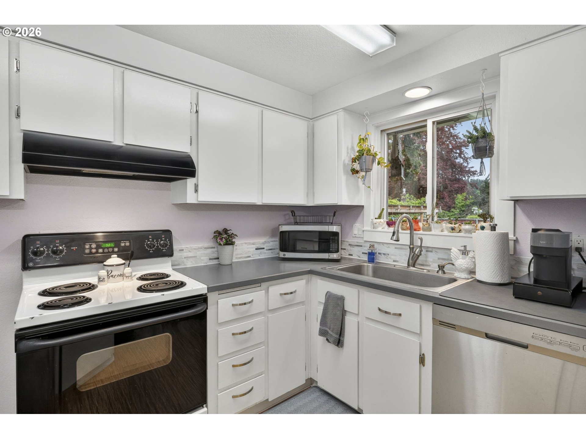 18436 Southeast Stephens Circle Portland, OR 97233 - Photo 9 of 28 Kitchen