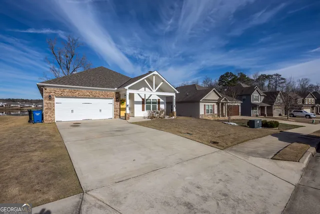 a view of house with a street