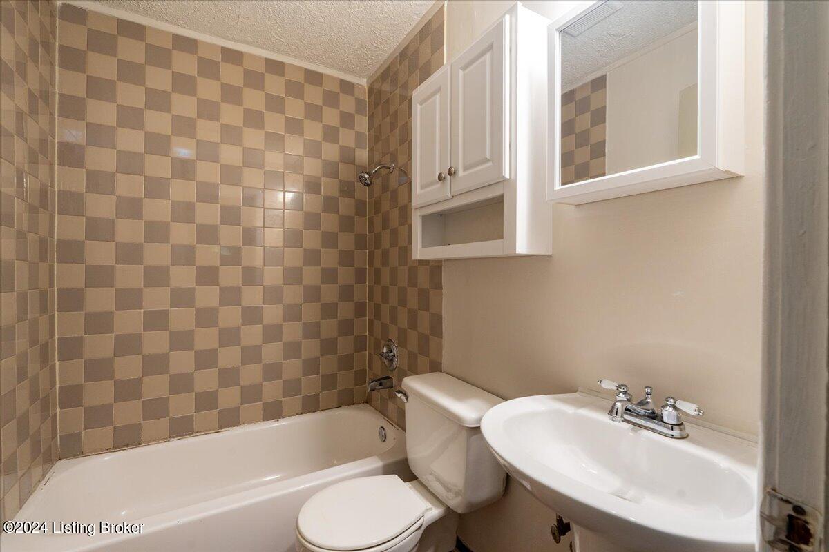 5701 Mt Washington Road Louisville, KY 40229 - Photo 18 of 22 08-FullRes-8