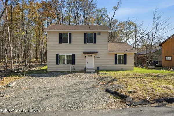 $2,100 | 1354 Winding Way, Tobyhanna, PA 18466