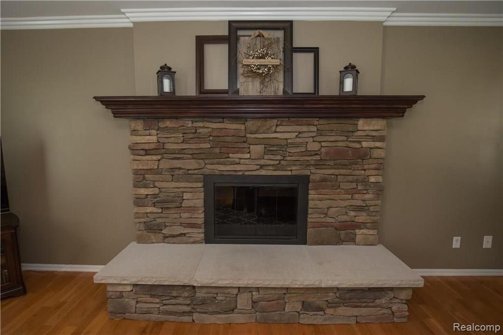 306 Whitney Drive Rochester Hills, MI 48307 - Photo 8 of 38