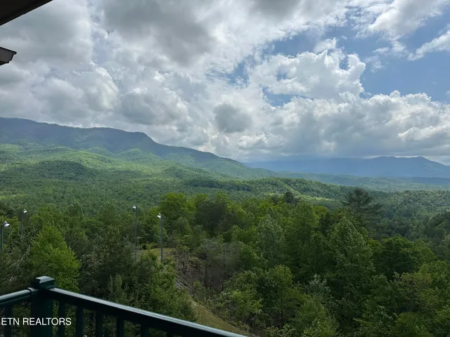 $199,900 | 3710 Weber Road, Unit E306, Gatlinburg, TN 37738