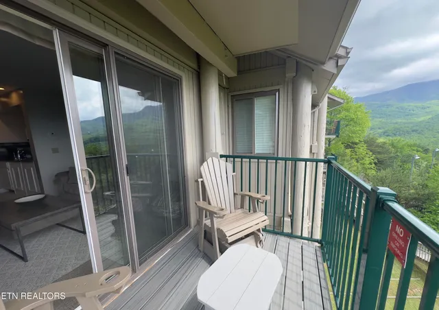$199,900 | 3710 Weber Road, Unit E306, Gatlinburg, TN 37738
