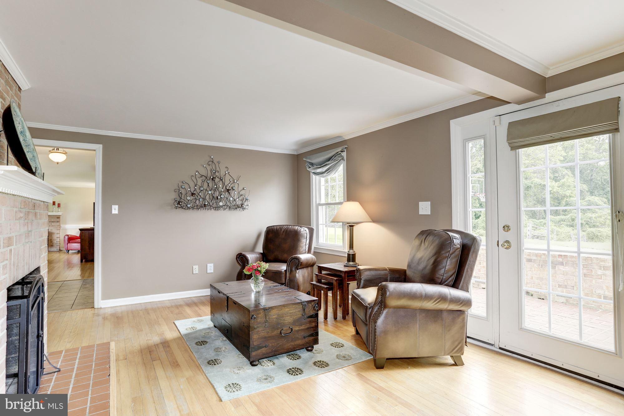 5300 Keech Road Baltimore, MD 21227 - Photo 9 of 21 Living Room