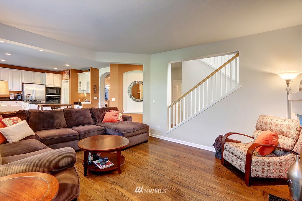 2022 Northeast 35th Place Renton, WA 98056 - Photo 11 of 25 Gallery Image 11