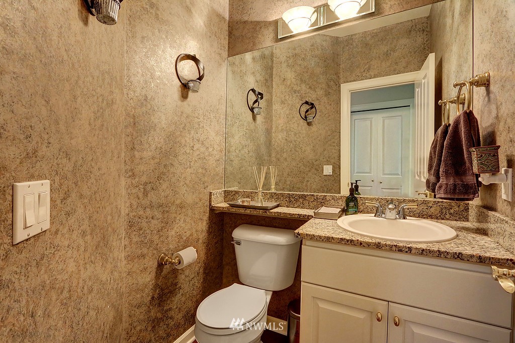 2022 Northeast 35th Place Renton, WA 98056 - Photo 12 of 25 Gallery Image 12