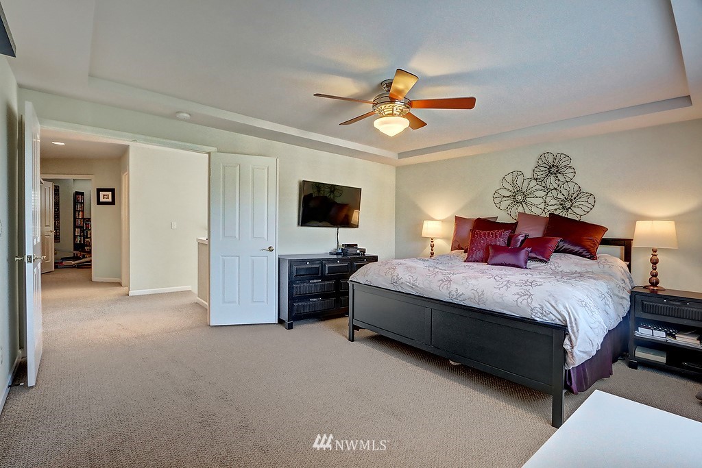 2022 Northeast 35th Place Renton, WA 98056 - Photo 14 of 25 Gallery Image 14