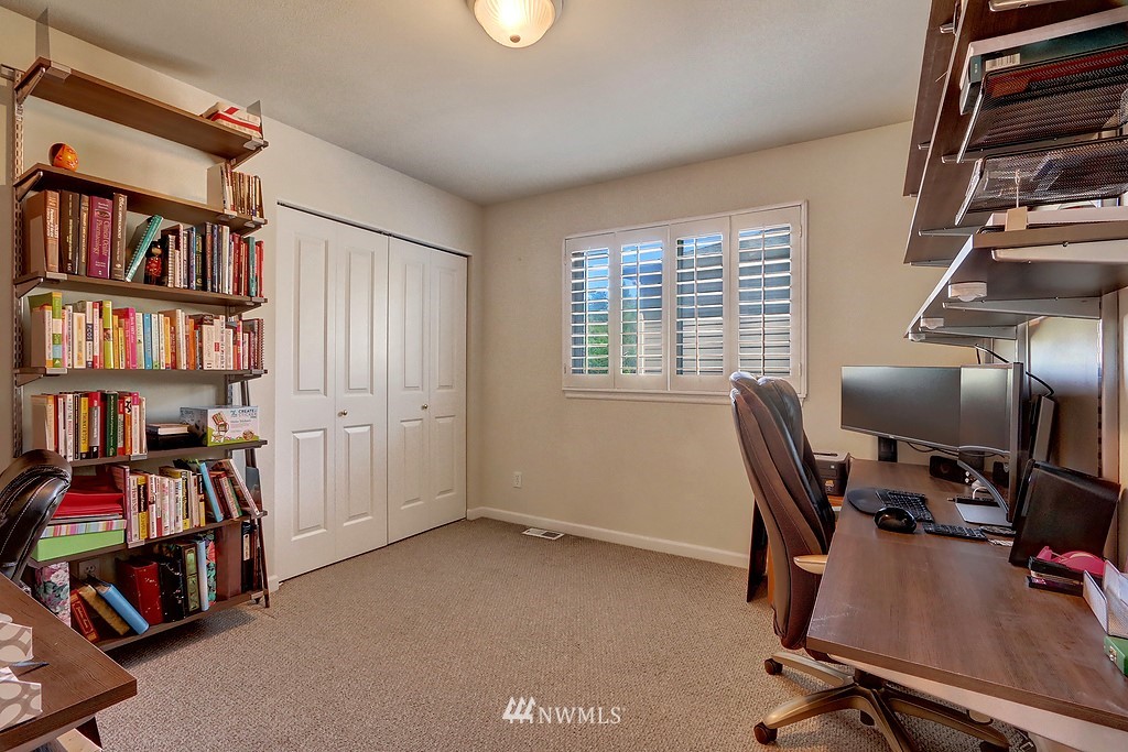 2022 Northeast 35th Place Renton, WA 98056 - Photo 22 of 25 Gallery Image 22