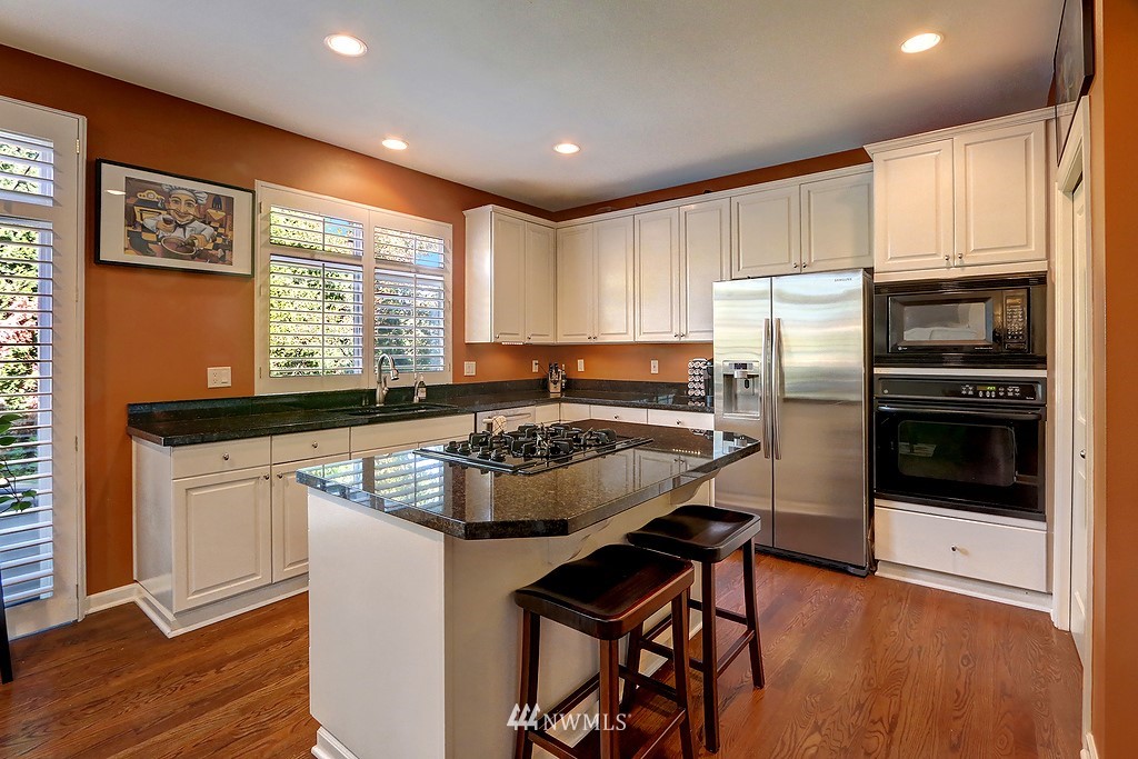 2022 Northeast 35th Place Renton, WA 98056 - Photo 6 of 25 Gallery Image 6