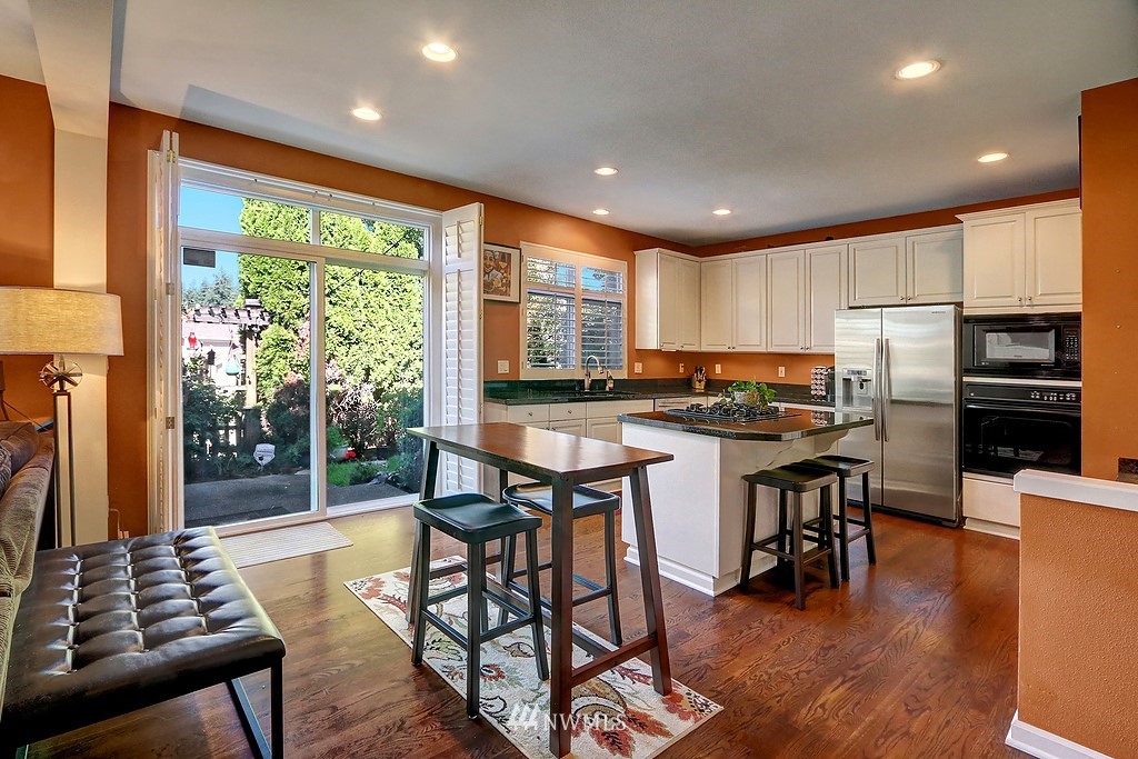 2022 Northeast 35th Place Renton, WA 98056 - Photo 9 of 25 Gallery Image 9