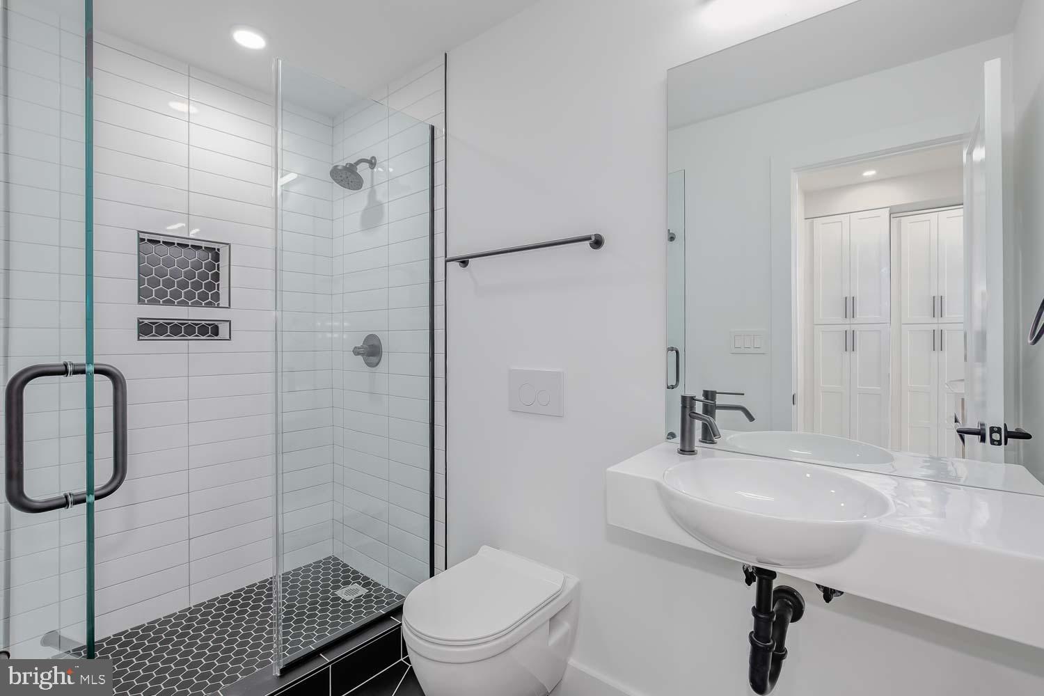 722 Kenyon Street Northwest, Unit A Washington, DC 20010 - Photo 15 of 41