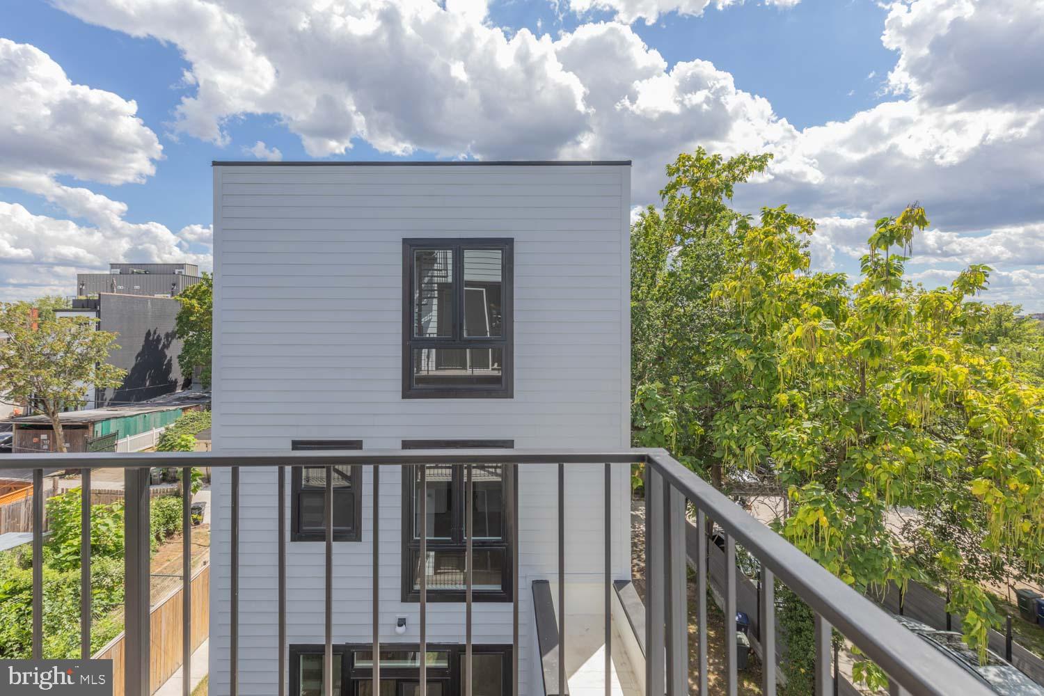 722 Kenyon Street Northwest, Unit A Washington, DC 20010 - Photo 18 of 41