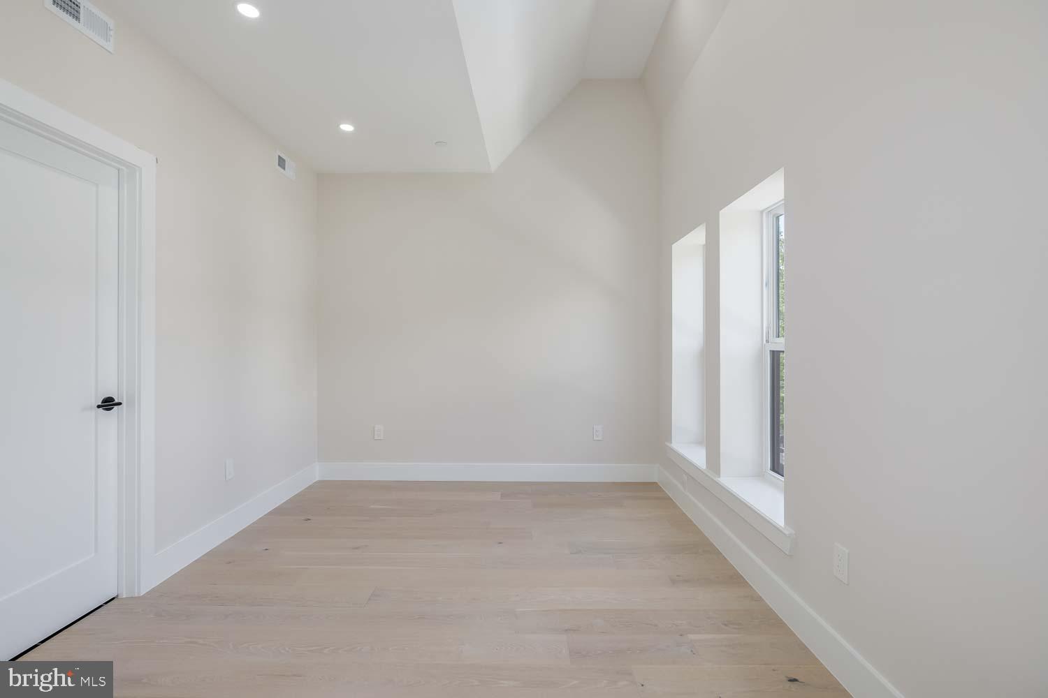 722 Kenyon Street Northwest, Unit A Washington, DC 20010 - Photo 24 of 41