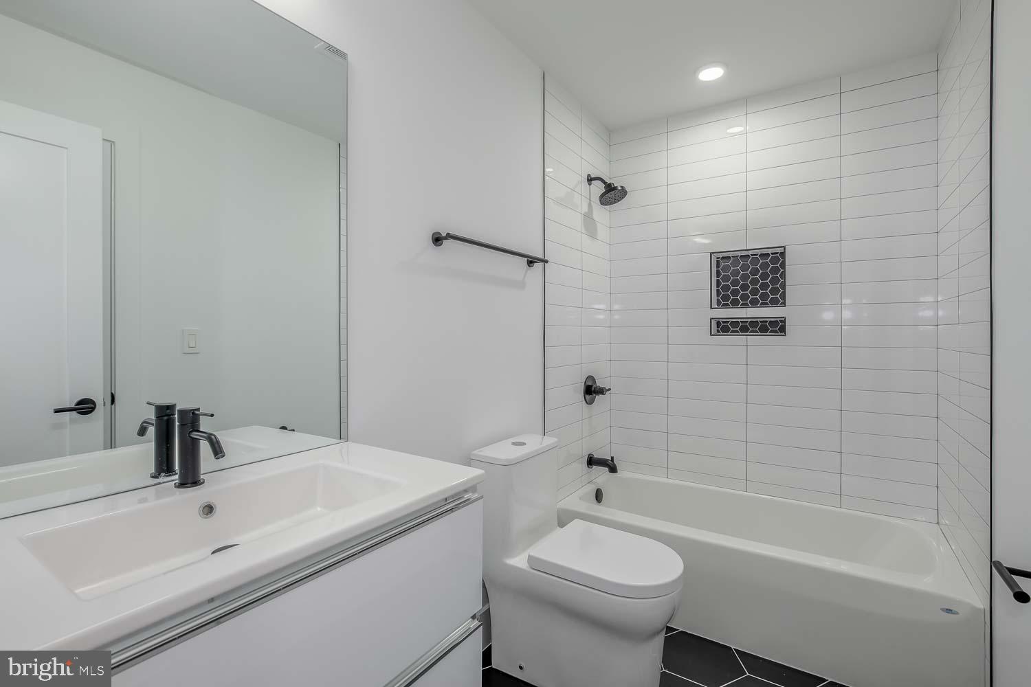 722 Kenyon Street Northwest, Unit A Washington, DC 20010 - Photo 28 of 41