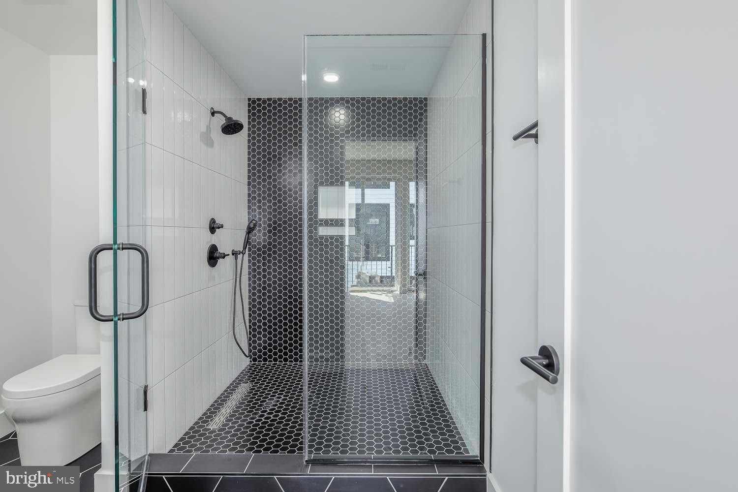 722 Kenyon Street Northwest, Unit A Washington, DC 20010 - Photo 34 of 41