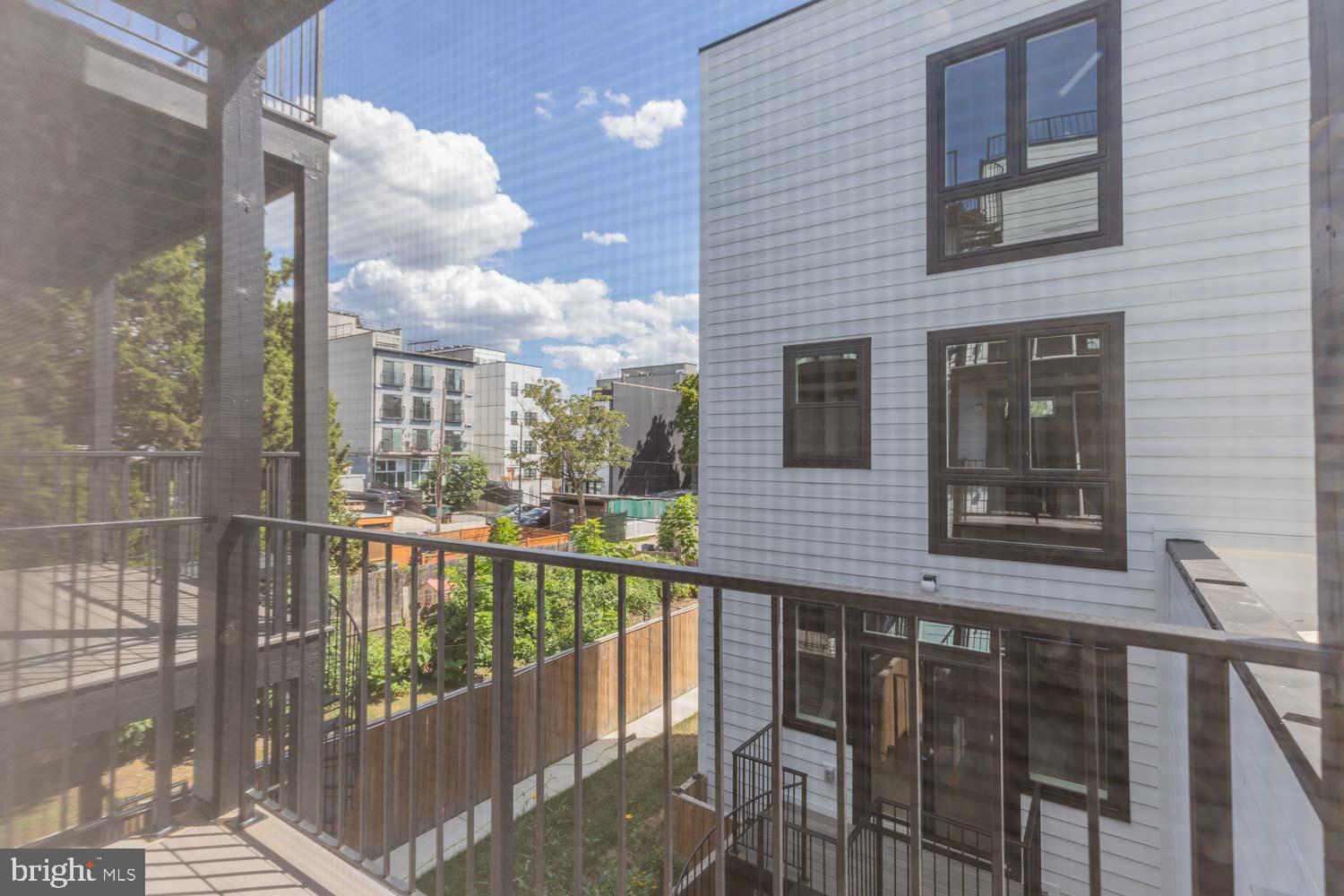 722 Kenyon Street Northwest, Unit A Washington, DC 20010 - Photo 38 of 41