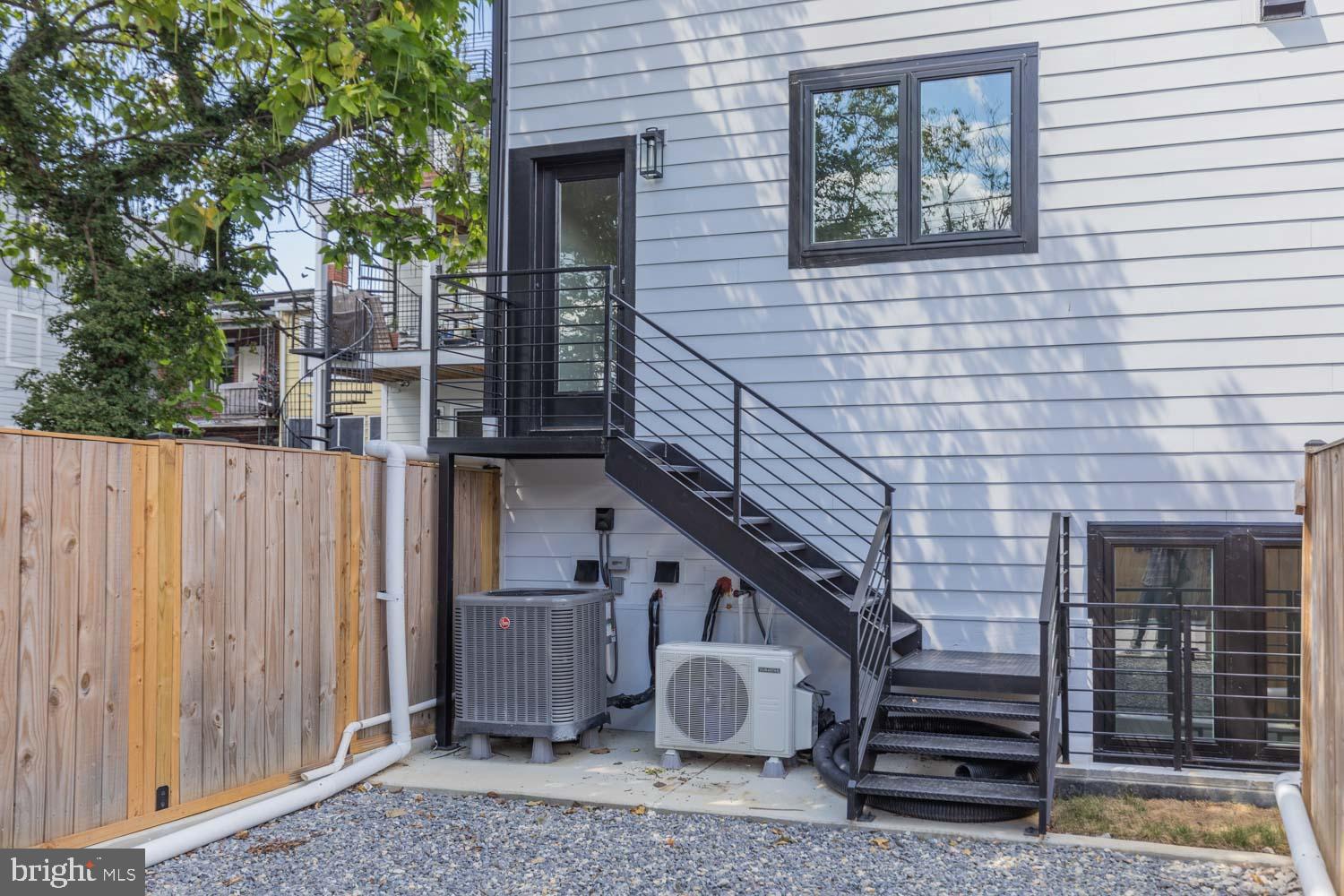 722 Kenyon Street Northwest, Unit A Washington, DC 20010 - Photo 40 of 41