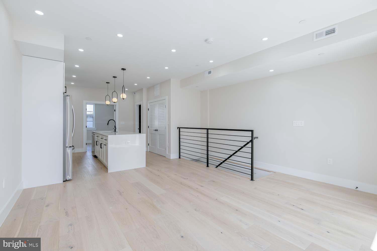 722 Kenyon Street Northwest, Unit A Washington, DC 20010 - Photo 4 of 41