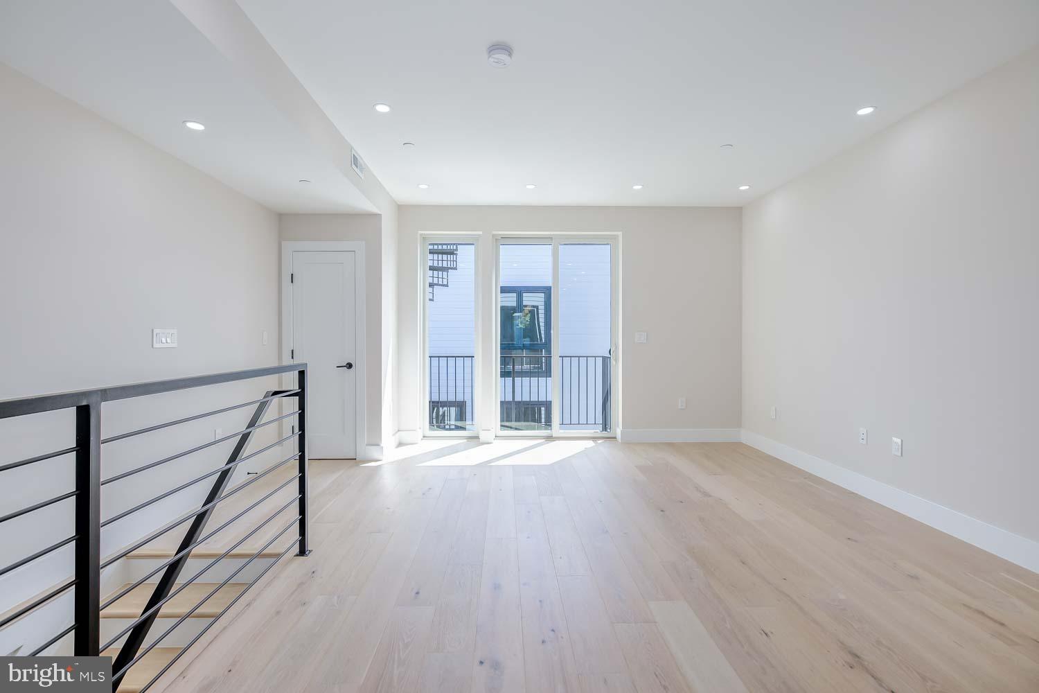 722 Kenyon Street Northwest, Unit A Washington, DC 20010 - Photo 5 of 41