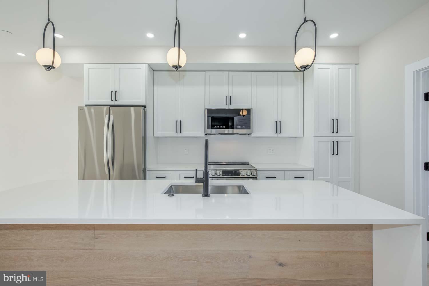 722 Kenyon Street Northwest, Unit A Washington, DC 20010 - Photo 7 of 41