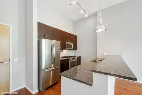 $387,500 | 123 South Green Street, Unit 1207B, Chicago, IL 60607